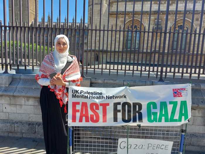 Huda outside Parliament at #FASTFORGAZA